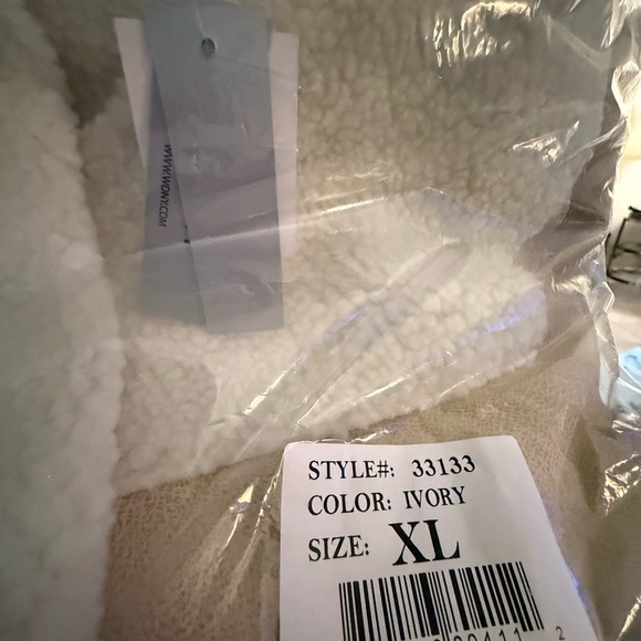 WD.NY Women's Beige and Ivory Faux Shearling Vest NWT XL - Picture 5 of 9